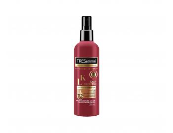 Termoochrann sprej s keratinem pro hladk vlasy bez krepatn Tresemm Keratin Smooth - 200 ml