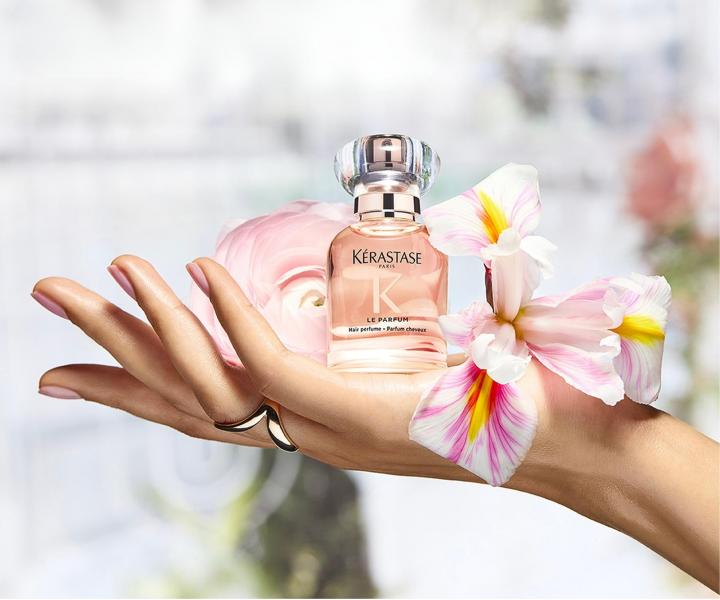 ada pro hydrataci a rozjasnn dlouhch vlas se sklonem ke krepatn  Krastase Gloss Absolu