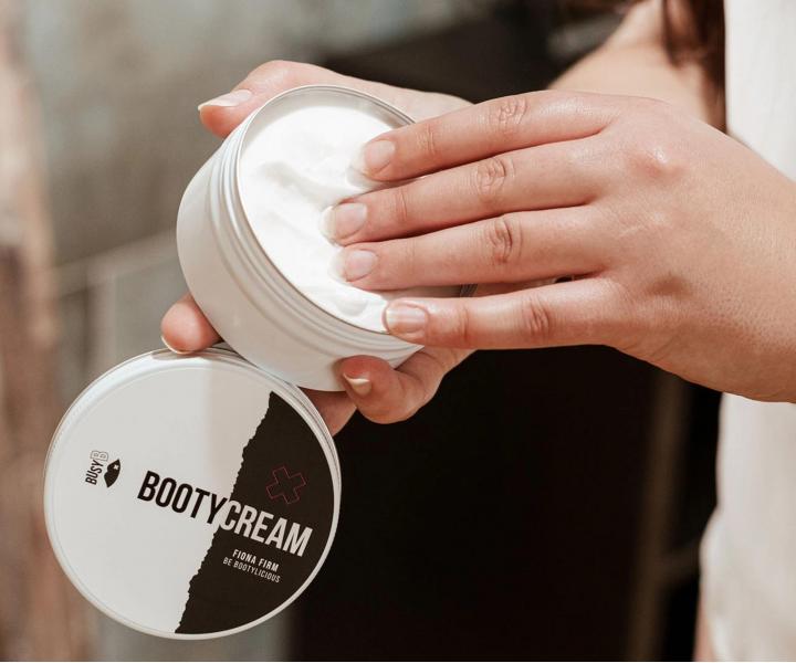Zpev�uj�c� kr�m na h��d� a stehna BusyB Booty Cream Fiona Firm - 135 ml