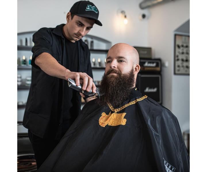 Barber pláštěnka Angry Beards 154 x 138 cm - černá s potiskem