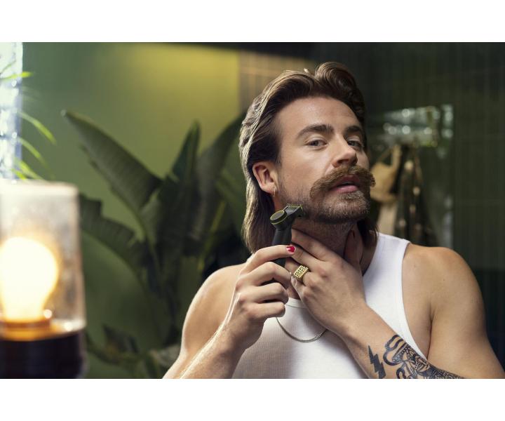Holicí strojek na vousy a tělo Philips OneBlade Pro QP6541/15  - černý