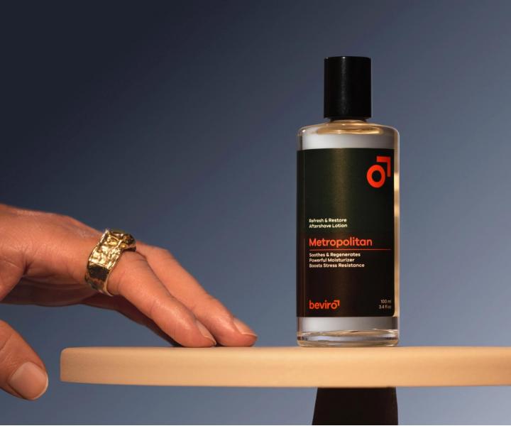 Osv�uj�c� a regenera�n� voda po holen� Beviro Refresh & Restore Aftershave Lotion Metropolitan - 100 ml
