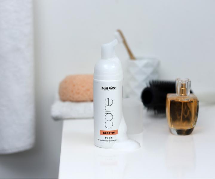 Bezoplachová pěna pro extrémně poškozené vlasy Subrina Professional Care Keratin Foam - 150 ml