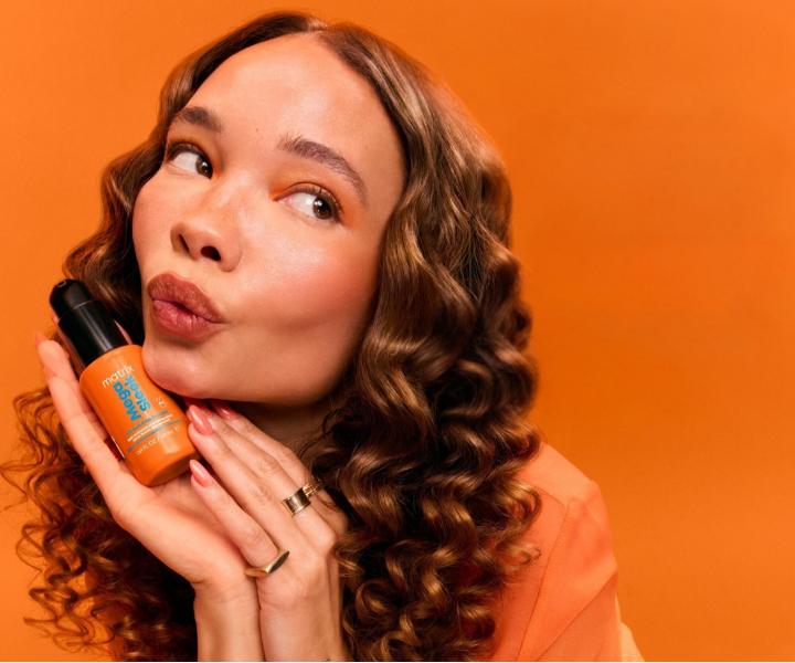 Uhlazuj�c� termoochrann� s�rum pro nepoddajn� vlasy Matrix Mega Sleek 96H Anti-Frizz TopCoat Serum - 50 ml