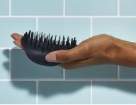 Masn exfolian kart na pokoku hlavy Tangle Teezer Scalp Brush Black - ern