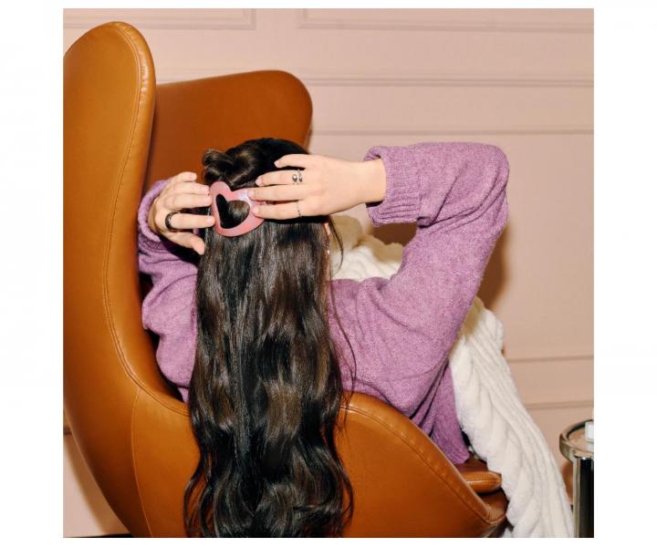 Ozdobn� sk�ipec do vlas� Invisibobble Clipstar Lovers Hug - r��ov� s mramorov�m vzorem