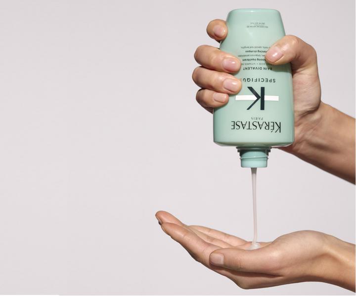 Zklid�uj�c� �ampon pro mastn� ko��nky a zcitliv�l� d�lky K�rastase Specifique Divalent - 500 ml, n�hradn� n�pl�