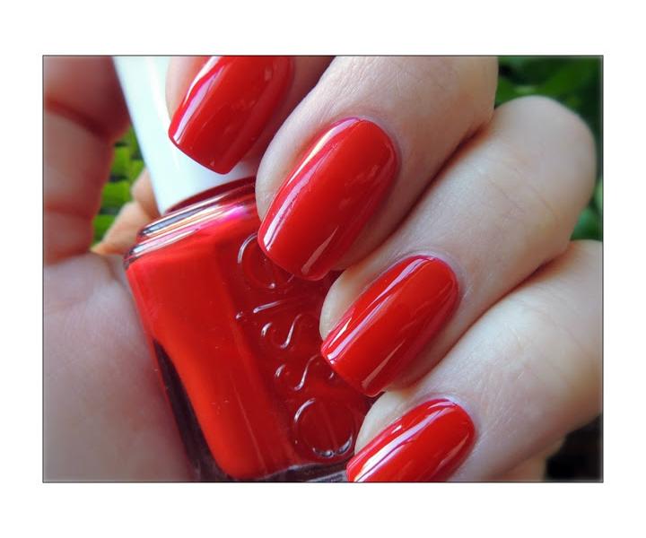 Essie Lak na nehty 13,5 ml, 182 Russian Roulette - červená