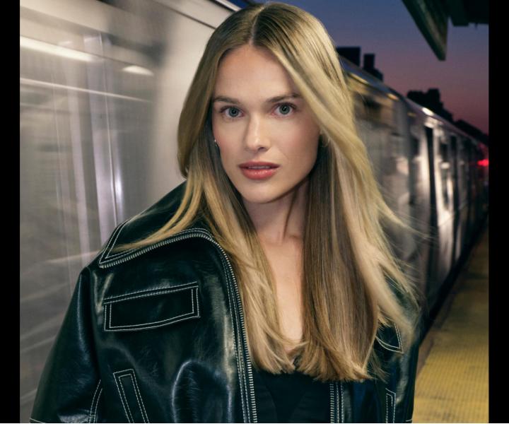 Intenzivn regeneran ada pro obnovu vlasovho vlkna Redken Acidic Bonding Concentrate