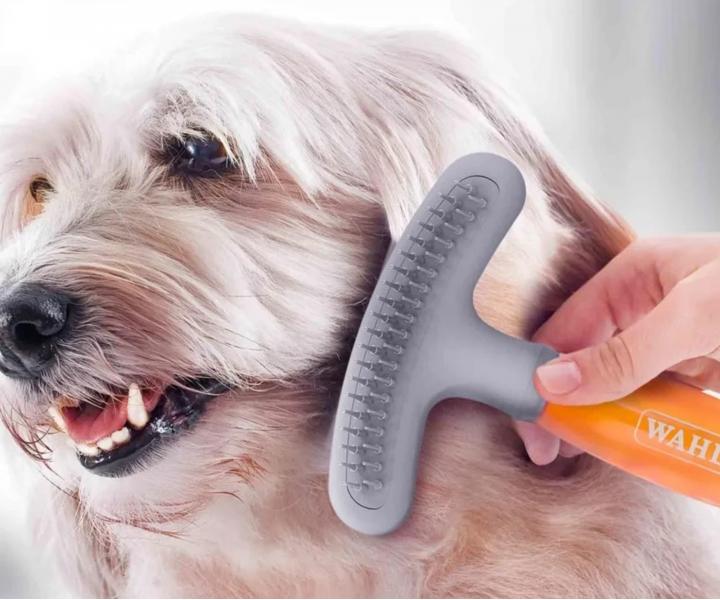 Oboustrann� vy�es�vac� h�eben na zv��ec� srst Wahl Professional Double Row Rake 58443 - oran�ov�