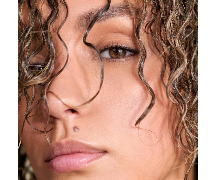 Bezoplachov� regenera�n� balz�m pro pos�len� po�kozen�ch a barven�ch vlas� Neqi Build Boost Leave-In Balm - 75 ml