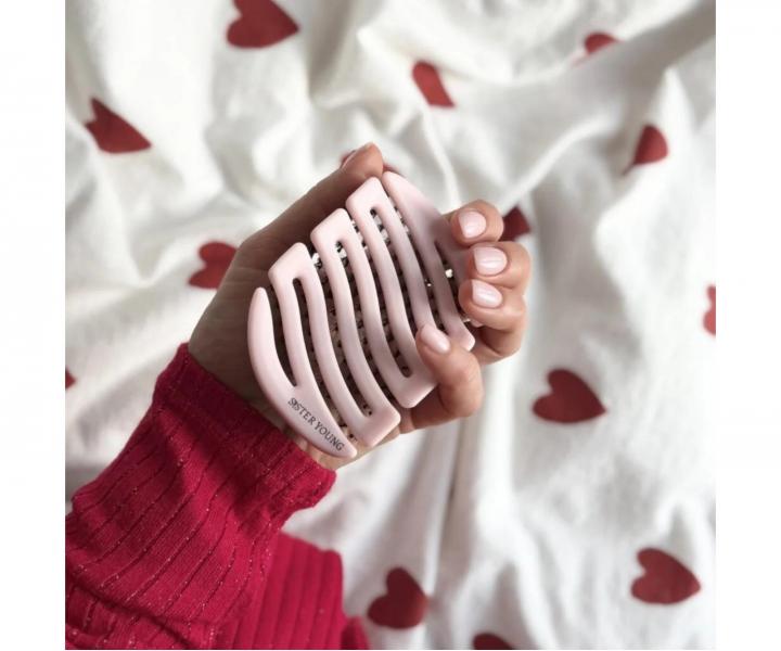 Kart�� na vlasy s kan��mi a nylonov�mi �t�tinami Sister Young Mila Pocket Hair Brush - sv�tle r��ov�