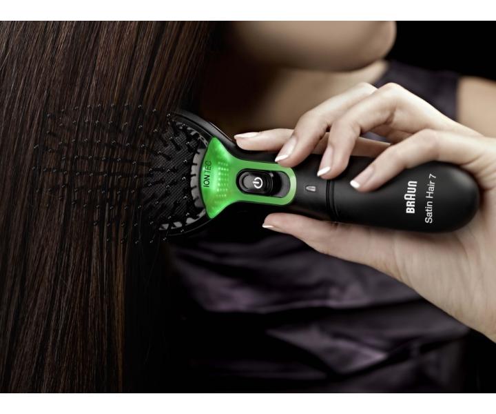 Kartáč na vlasy s ionizační funkcí Braun Satin Hair 7 BR710 - černý