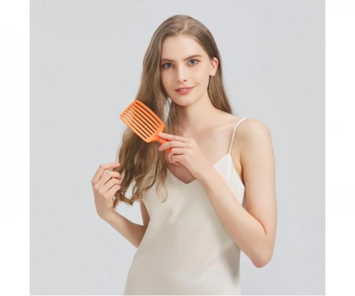 Kart�� na roz�es�v�n� a fouk�n� vlas� s kan��mi a nylonov�mi �t�tinami Sister Young Ovia Hair Brush - oran�ov�