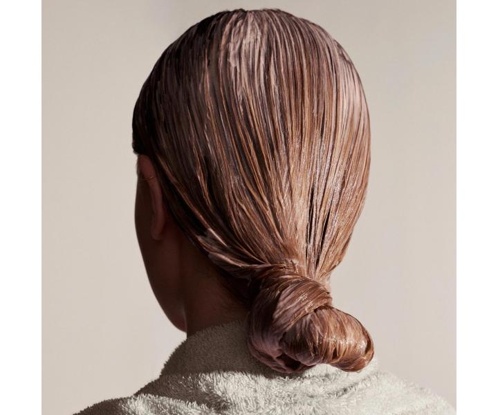 Barvic� maska na vlasy Neqi Glossing Hair Mask Light Brown - 120 ml, sv�tle hn�d�
