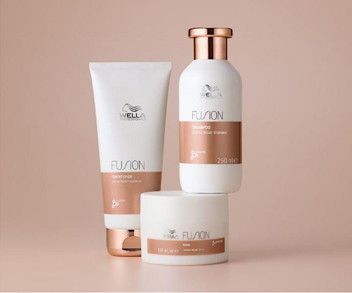 Posilující regenerační šampon pro poškozené vlasy Wella Professionals Fusion Shampoo - 250 ml