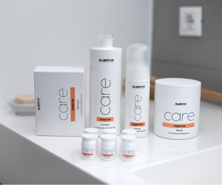 Bezoplachová pěna pro extrémně poškozené vlasy Subrina Professional Care Keratin Foam - 150 ml