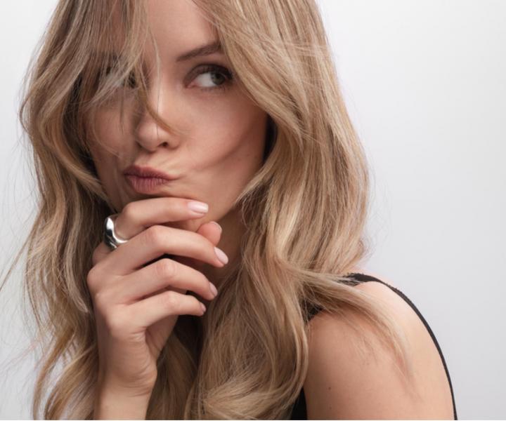 �ada pro blond a mel�rovan� vlasy Wella Professional Ultimate Color Blonde