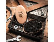 Dřevěný kartáč na vousy Angry Beards Harden - 103 x 63 mm