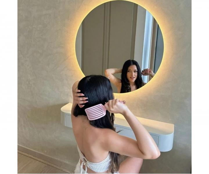 Kart�� na roz�es�v�n� a fouk�n� vlas� s kan��mi a nylonov�mi �t�tinami Sister Young Ovia Hair Brush - sv�tle r��ov�
