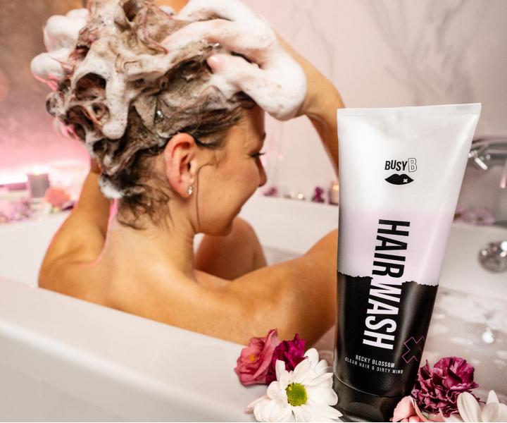 Šampon pro všechny typy vlasů BusyB Hair Wash Becky Blossom - 230 ml