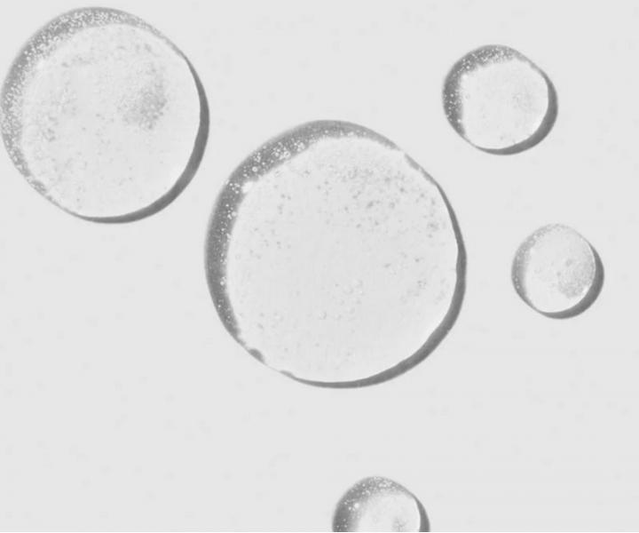 Termoochrann� uhlazuj�c� s�rum pro v�echny typy vlas� Paul Mitchell Smooth Super Skinny Serum - 25  ml