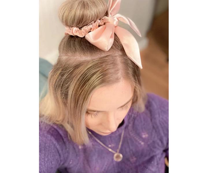 Ozdobná spirálová gumička s mašlí Invsibobble Scrunchie Slim Ballerina Bow - růžová