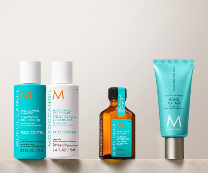 Cestovn� sada pro uhlazen� krepat�ch vlas� Moroccanoil Greetings From Frizz Control + kr�m na ruce a ta�ti�ka zdarma