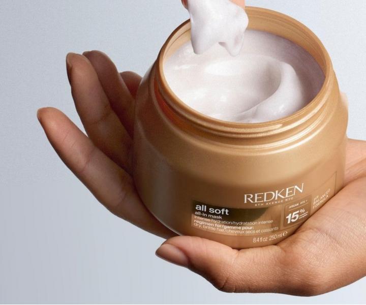 Hloubkov� vy�ivuj�c� a hydrata�n� maska pro such� a k�ehk� vlasy Redken All Soft All-In Mask - 250 ml