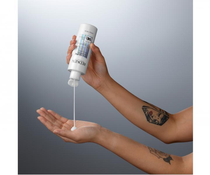 Intenzivn regeneran ada pro obnovu vlasovho vlkna Redken Acidic Bonding Concentrate