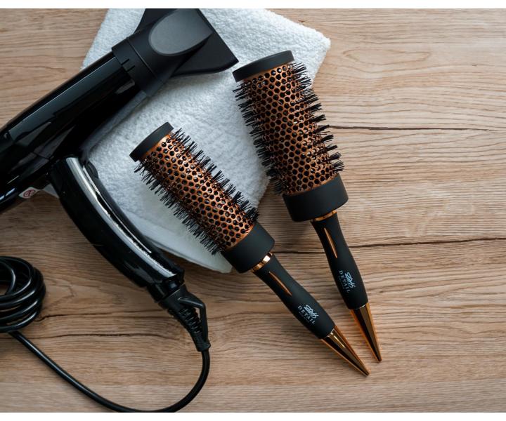 Kulat� foukac� kart�� s nylonov�mi �t�tinami Detail - Hair style Round Brush