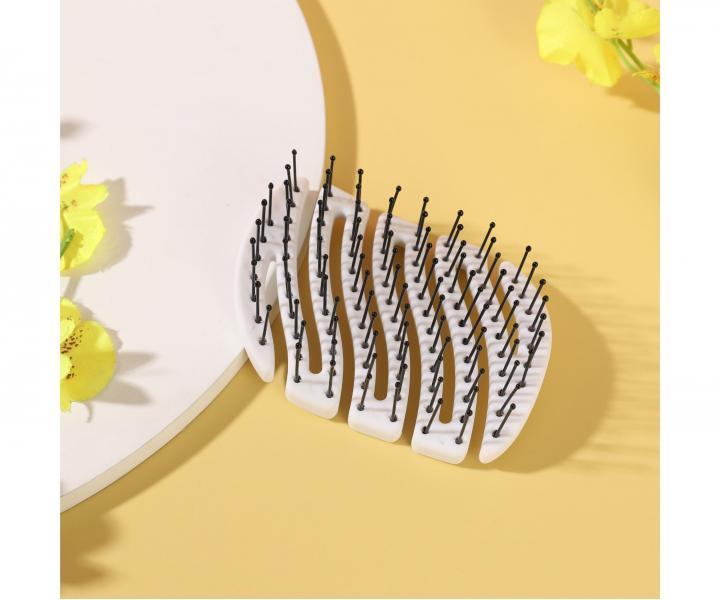 Kart�� na vlasy s nylonov�mi �t�tinami Sister Young Mila Pocket Hair Brush - b�l�
