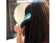 Kart�� na roz�es�v�n� a fouk�n� vlas� s kan��mi a nylonov�mi �t�tinami Sister Young Ovia Hair Brush - tmav� zelen�