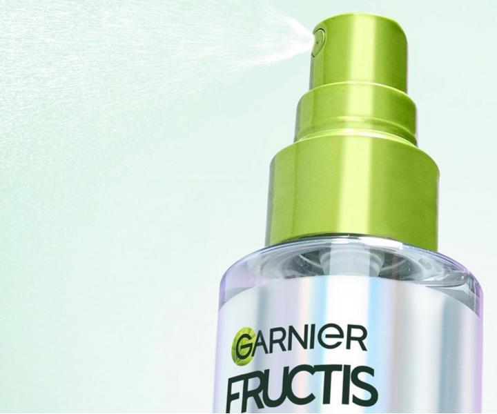 Termoochrann� s�rum ve spreji pro uhlazen� a z��iv� lesk vlas� Garnier Fructis Diamond Sleek Spray - 150 ml