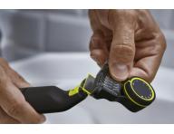 Holicí strojek na vousy a tělo Philips OneBlade Pro QP6541/15  - černý
