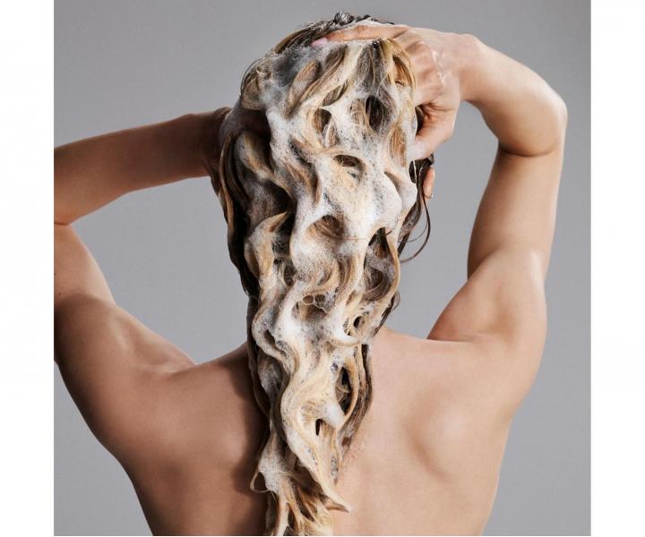 �ampon pro lesk v�ech typ� vlas� Neqi Diamond Glass Shampoo - 330 ml