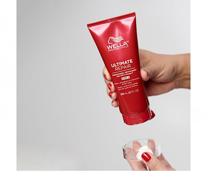 Hloubkově regenerační kondicionér pro poškozené vlasy Wella Professionals Ultimate Repair - 200 ml