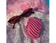 Kart�� na vlasy s kan��mi a nylonov�mi �t�tinami Sister Young Mila Pocket Hair Brush - tmav� r��ov�